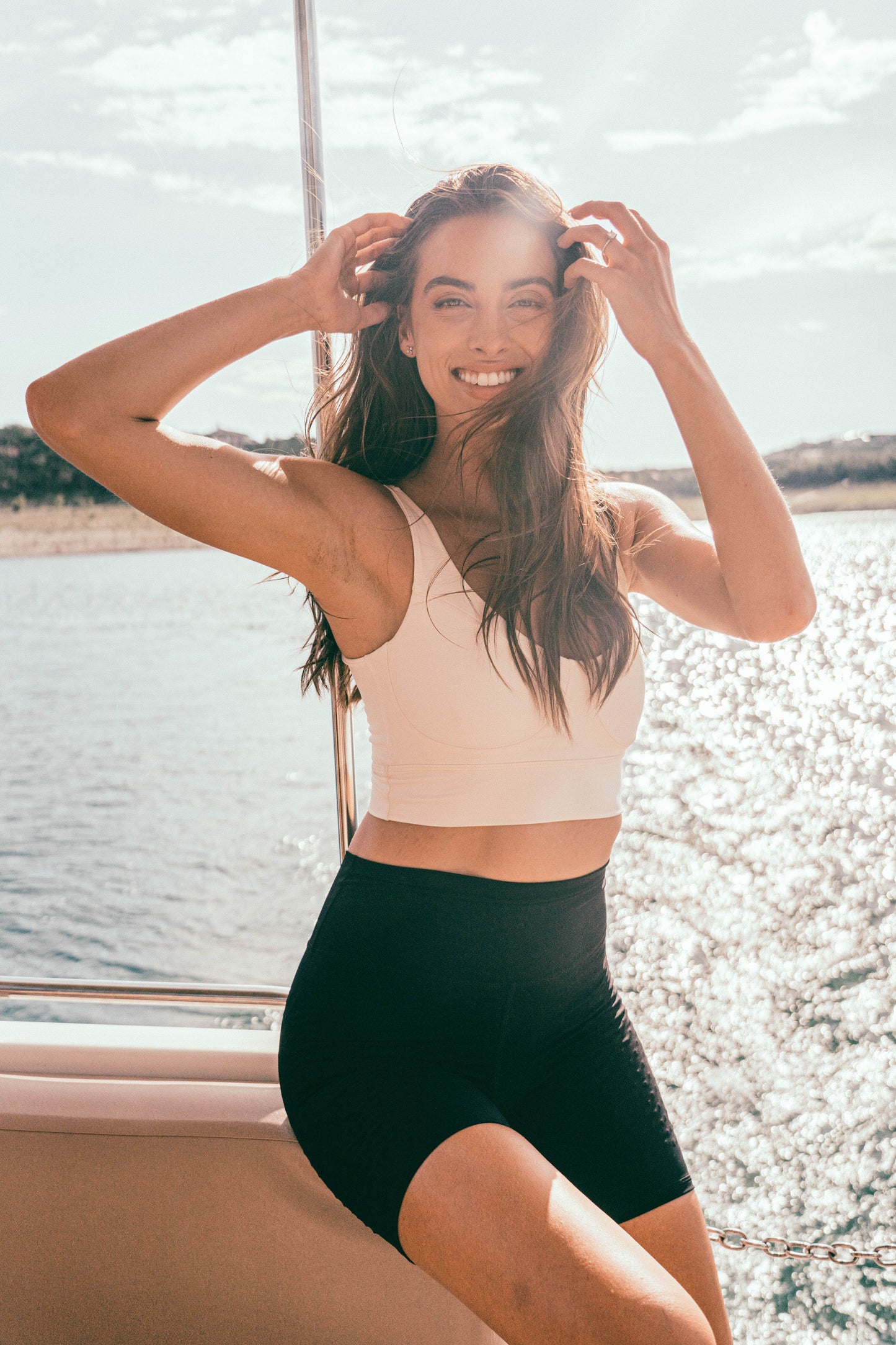 Mannequin portant le short cycliste' The Original en noir, avec tissu de compression certifié OEKO-TEX pour un drainage lymphatique optimal, amélioration de la circulation, réduction de la rétention d'eau
