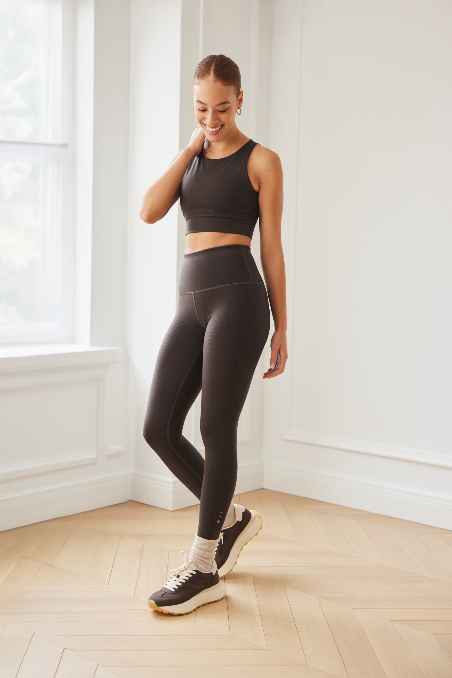 Le legging The Original coloris Java et le soutien-gorge The Original coloris Java sont conçus en tissu compressif certifié OEKO-TEX, intégrant notre technologie MicroPerle® pour favoriser le drainage lymphatique, améliorer la circulation, réduire la fatigue et lisser la peau.