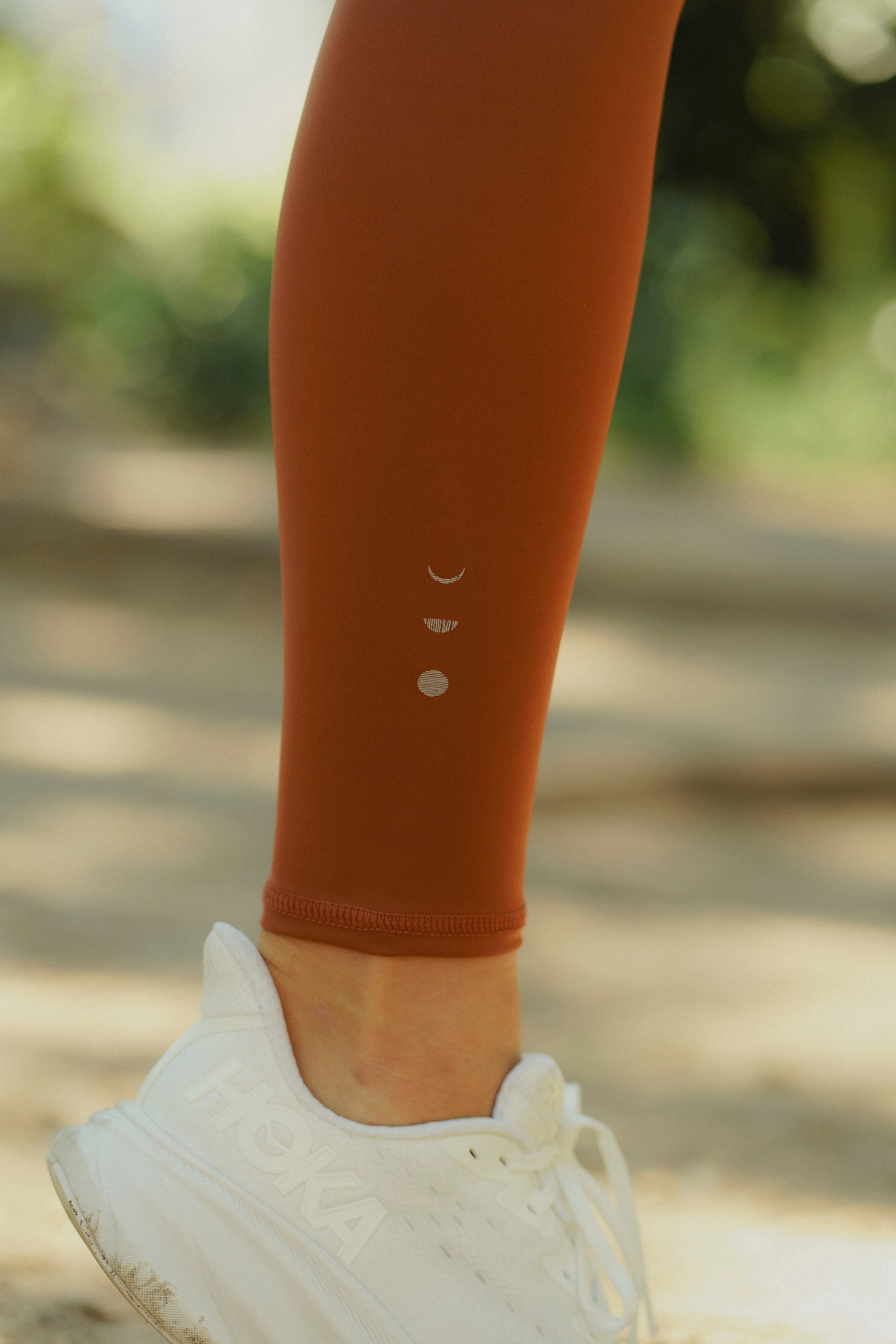 legging Lisse en chesnut pour compression, réduisent les gonflements et la fatigue, et apportent plus d'énergie.