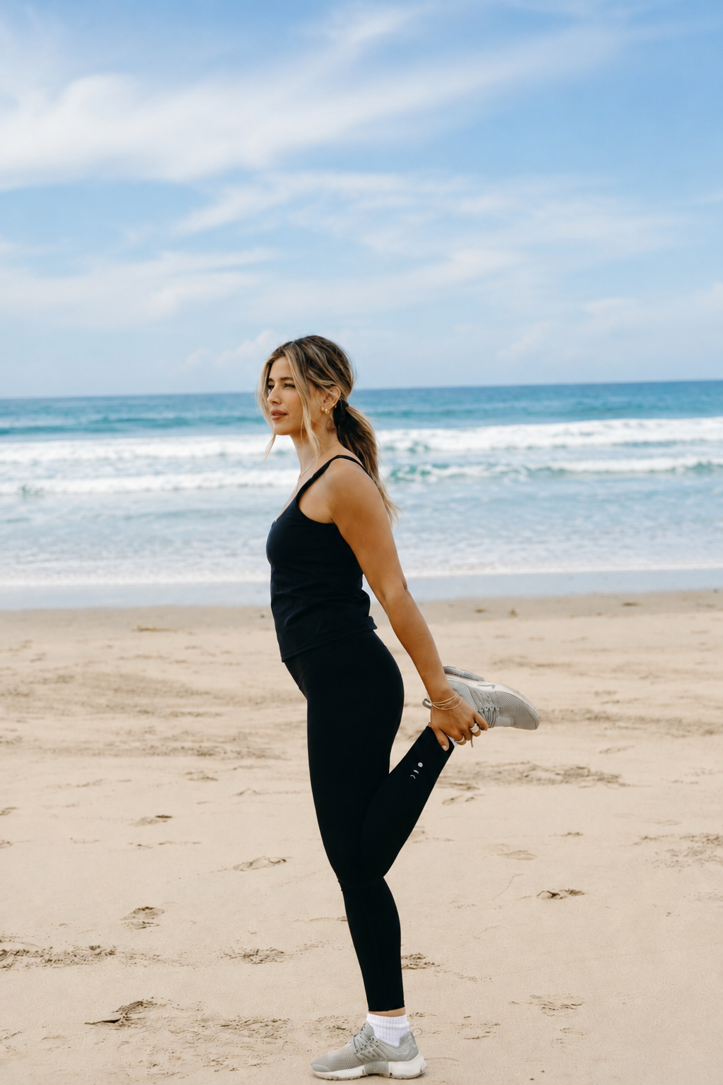 Débardeur Lisse en noir : un débardeur de compression avec soutien-gorge intégré, conçu pour réduire les gonflements et la fatigue, et apporter plus d'énergie.