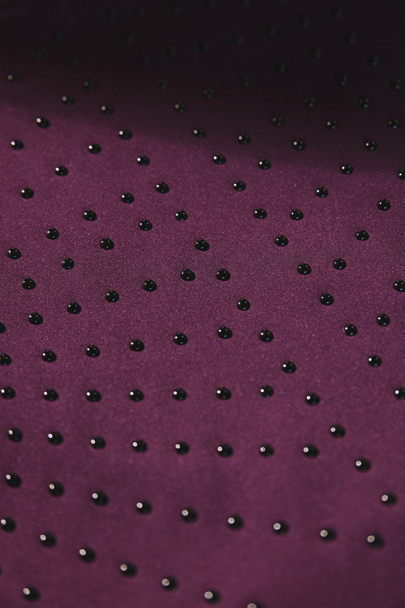 détails des MicroPerle Elastique sur le tissu couleur figue