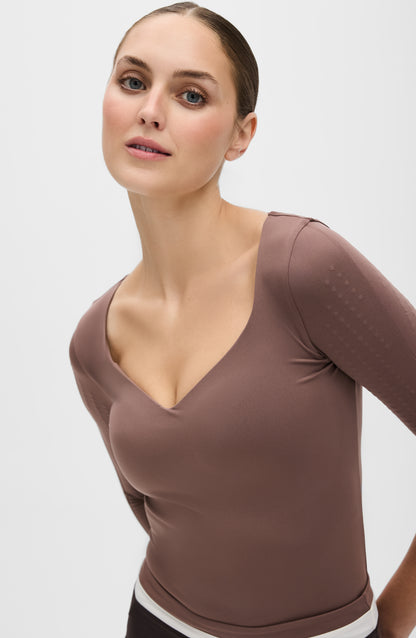 Iconic Top MicroPerle® Manches 3/4 en couleur cappuccino, avec MicroPerle® sur le haut des bras et le dos pour stimuler votre système lymphatique