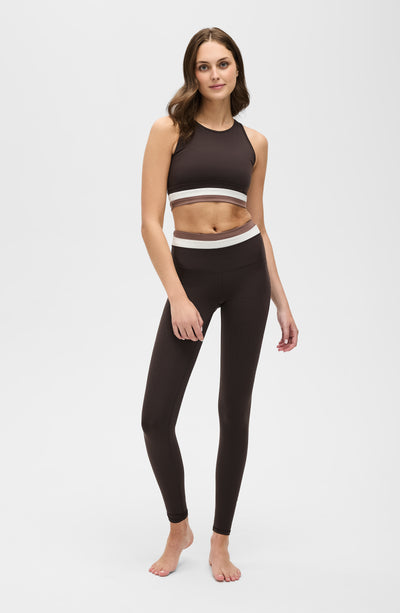 Leggings Le Monde disponible en coloris java, ivoire et cappuccino, conçus avec un tissu compressif certifié OEKO-TEX et notre technologie MicroPerle® pour favoriser le drainage lymphatique, améliorer la circulation, réduire la fatigue et lisser la peau.